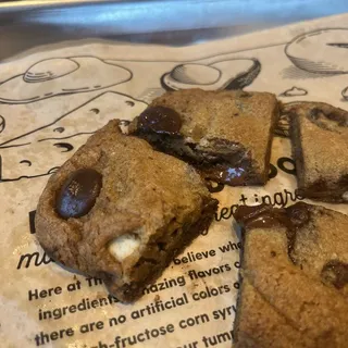 WARM CHOCOLATE CHIP COOKIE
