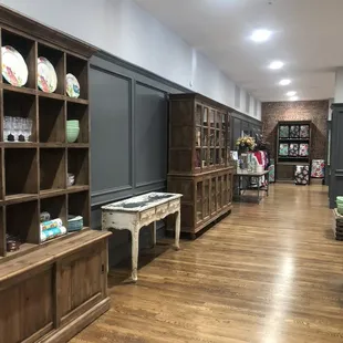 Total size of the store was about this length, plus if you added two more pics to the side... not big (and plenty of empty space)