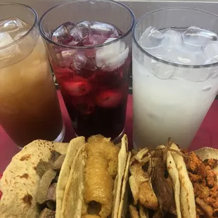 Tacos y aguas frescas