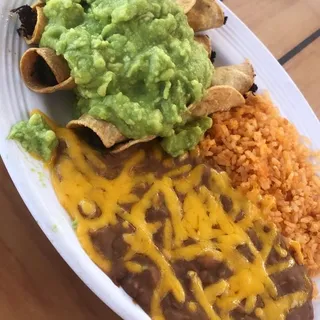 3 Taquitos con Guacamole Plate