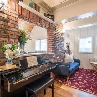 Lounge area with Lee Lee's piano and red carpet!