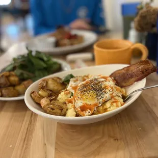 Shrimp &amp; Grits *added hot sauce