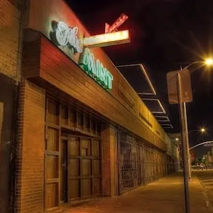 The mint bar @night