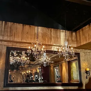 Chandelier decor with mirrors