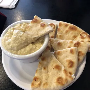 Pita wedges &amp; Hummus
