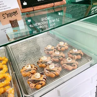 I can't help but take s'more of their photos.