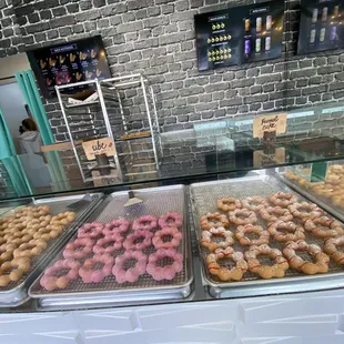 donuts, interior