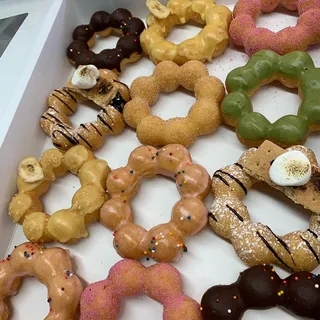 Assorted 12 Pieces Box