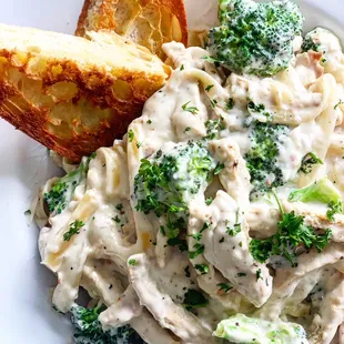 Chick&apos;n Fettuccine Alfredo
