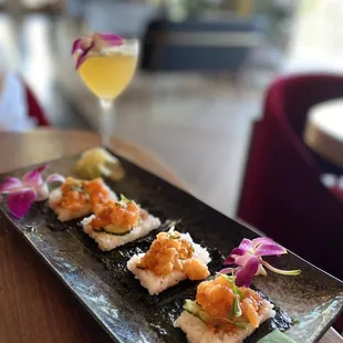 Salmon Maki Handroll