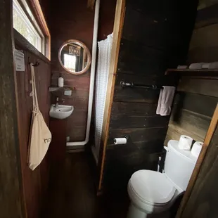 Neat and clean bathroom