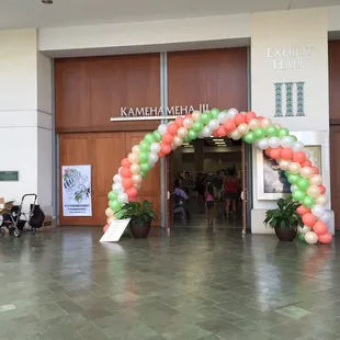 Entrance to the mom made market