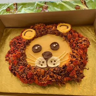 Lion Cupcake Cake