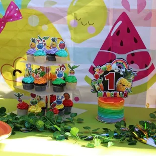 Cup cakes and smash cake!