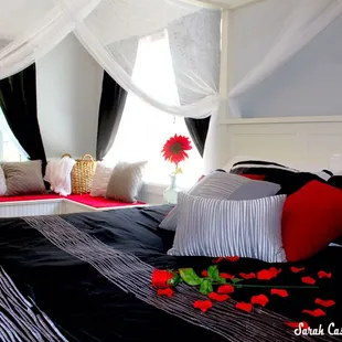 Honeymoon Suite. Anniversary packages available.