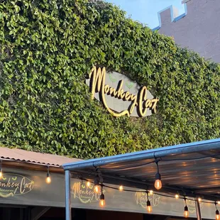 the outside of the restaurant