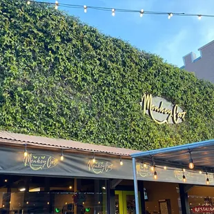 the outside of the restaurant