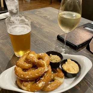 11.05.22 Yummy pretzel app with our beverages of choice.