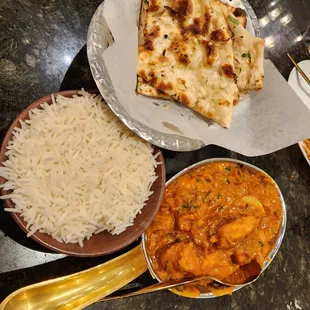 Shrimp jalfrezi with garlic naan