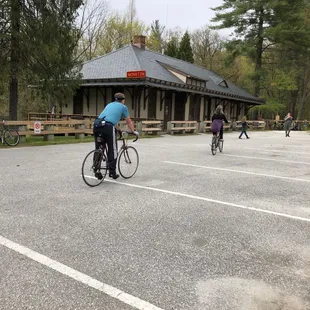 Cafe next to entrance of the Monkton Northern Central RR trail