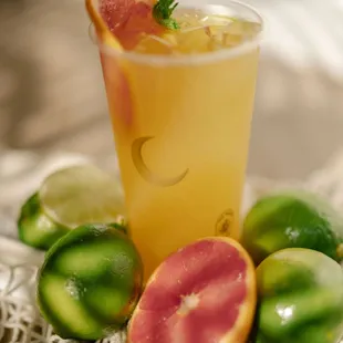 Hawaiian Light: Kumquat juice, pinepple cold pressed juice, with jasmine green tea and seasonal fruit