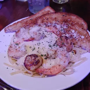 Shrimp and scallop alfredo. Excellent!