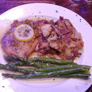 Lemon chicken with smashed red potatoes. Such a home-cooked type of comfort meal!