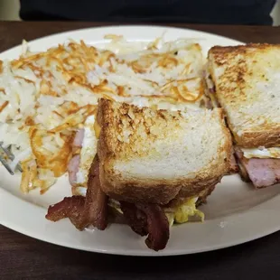 Breakfast sandwich with hash browns