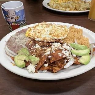 Chilaquiles de mole.