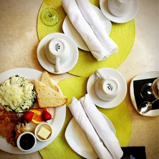 Mortimer does bottomless mimosas and a tasty egg white omelet.