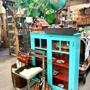 Red, white and turquoise!