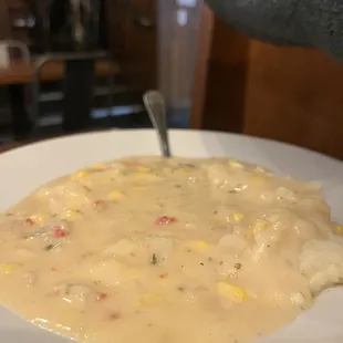 soup n&apos; spuds (shrimp corn chowder)