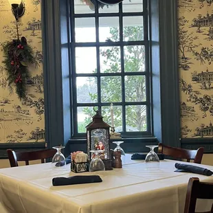 Your table is waiting...