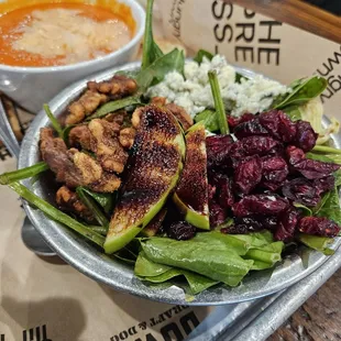 Spinach salad and tomato soup, 5/5.