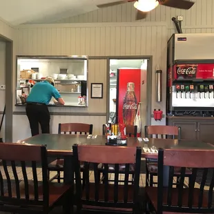 Drink station, kitchen and to-go area