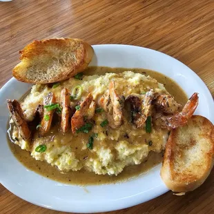 Shrimp and grits entree