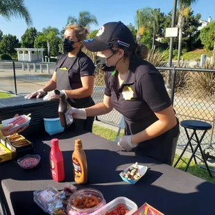 Serving paletas with toppings