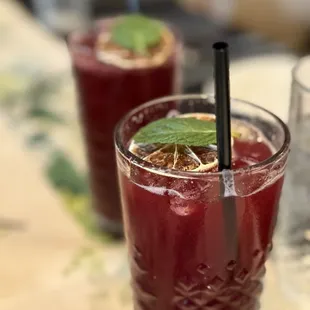 Fruity (cranberry, maybe?) mojito