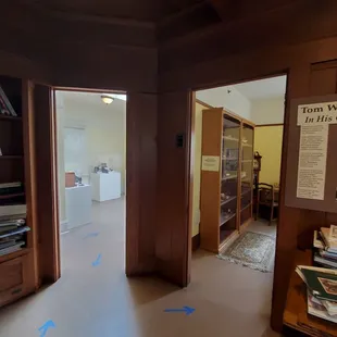 Arrows on floor, but not really followed since just going in and out of rooms at your own pace