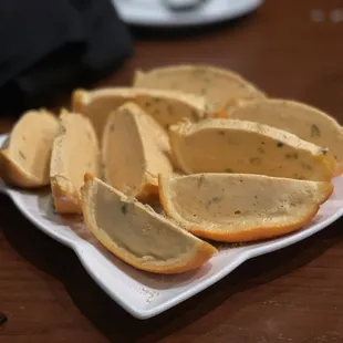 slices of bread on a plate