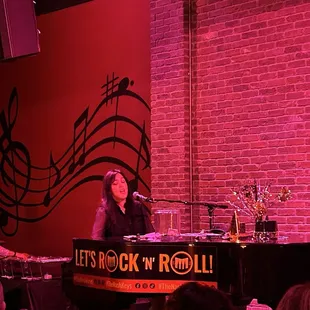 Piano singer