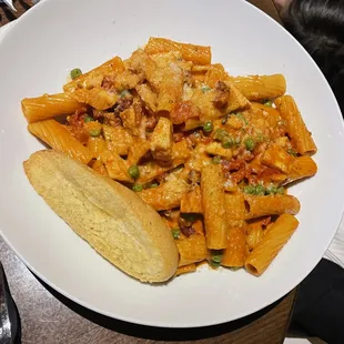 Spicy Rigatoni with chicken - good portion