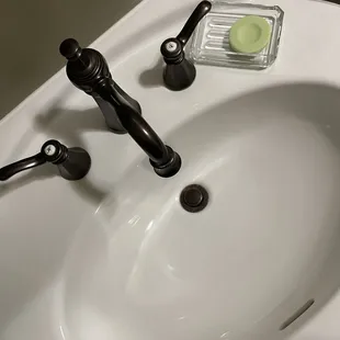 Clean restroom thx house keeper :)