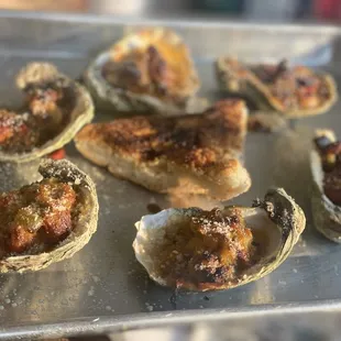a tray of oysters