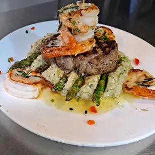 Filet w shrimp garlic butter