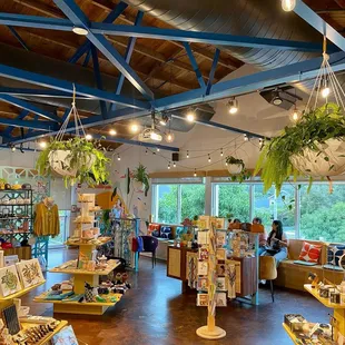 Shop, drink &amp; dine with your Neighbors