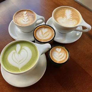 Cortado, cappuccino, latte, matcha latte (oatmilk, almond milk, coconut, soy)