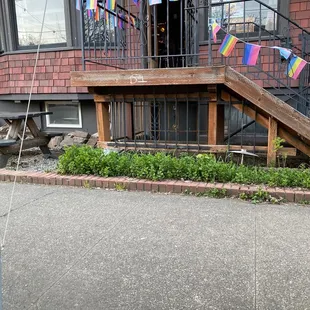 the outside of the restaurant