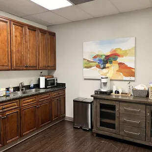 Fully Stocked Kitchen - Coffee, Tea, Drinks and Lots of Snacks!