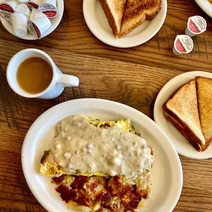 a breakfast of eggs, bacon, toast, and gravy